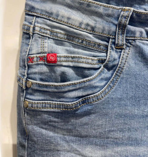 ג'ינס לנשים במידות גדולות עם כפתורים חיצוניים, קל משקל וגמיש, צבע כחול בהיר